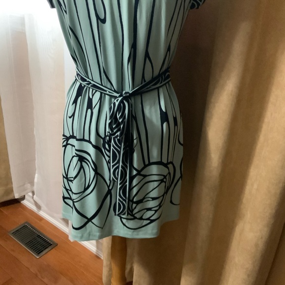 Women’s Dress - Picture 3 of 5